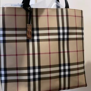 👜7️⃣5️⃣0️⃣ Authentic Burberry Tote Bag👜